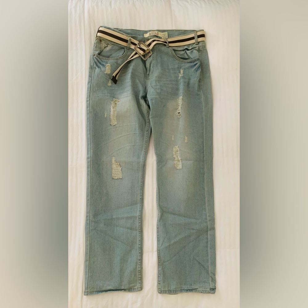 NWOT Men’s 36R Jean with belt